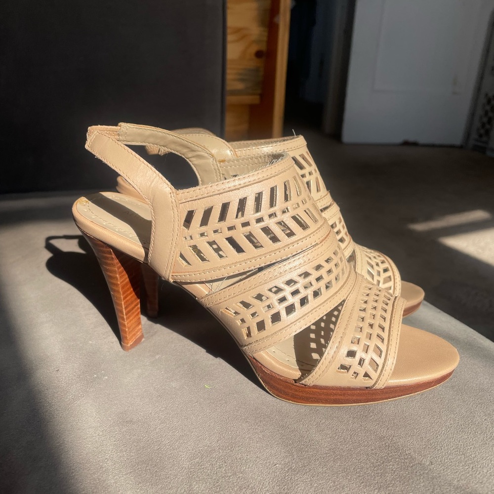 beige peep toe